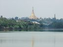 Shwedagon-Pagode vom Kandawgyi-See aus